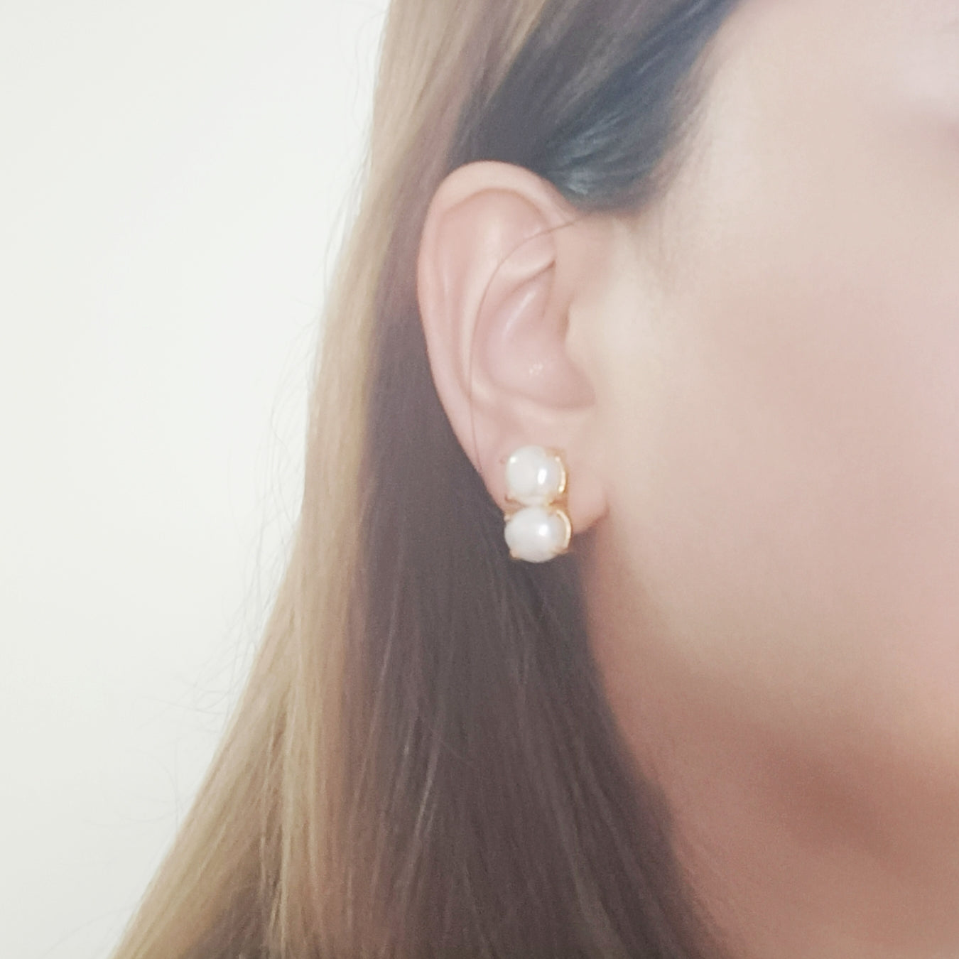 Woman wearing 2 pearl freshwater pearl stud, elegant daily wear pearl earring