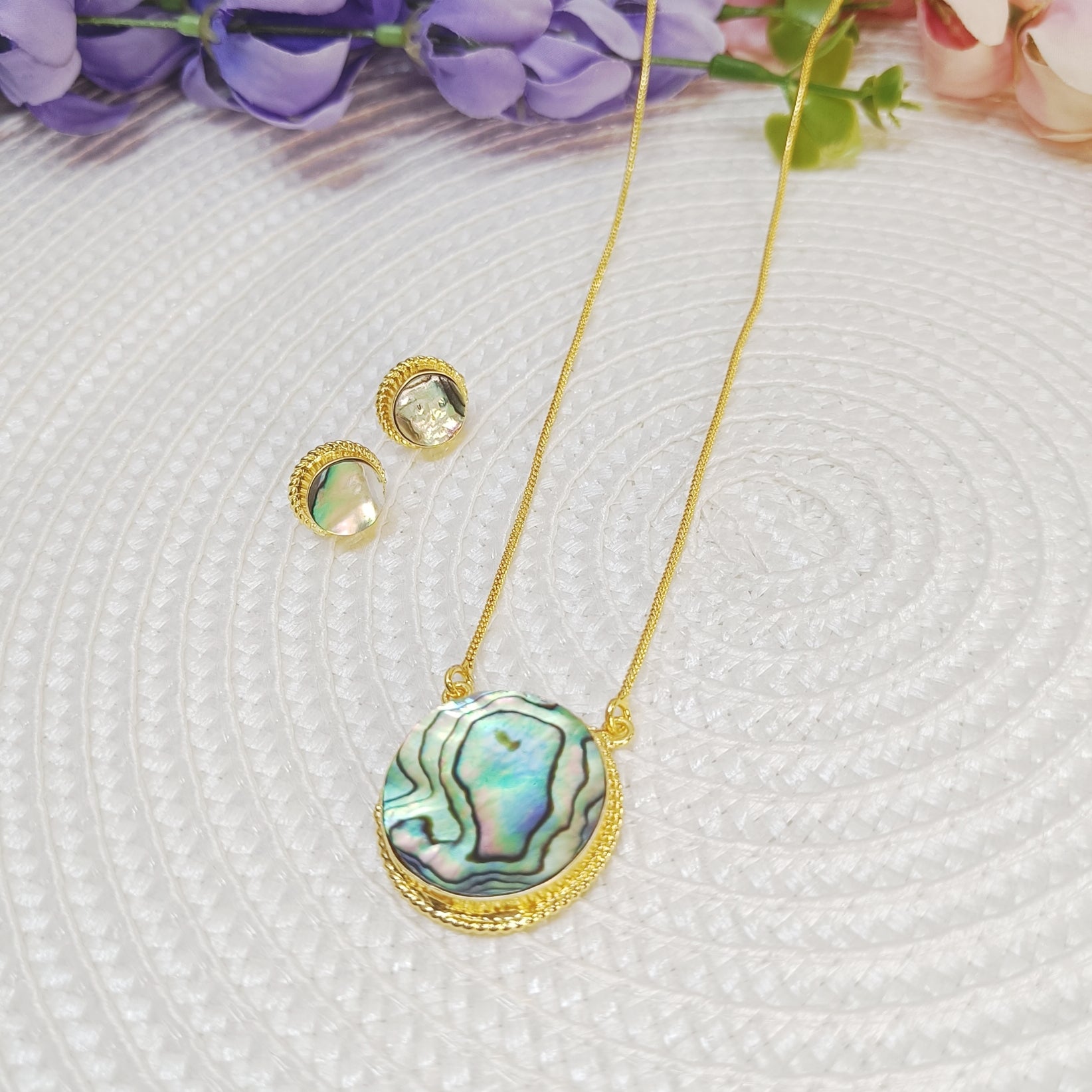 Abalone Shell Pendant Set – Gold Plated Necklace & Earrings  display picture 3