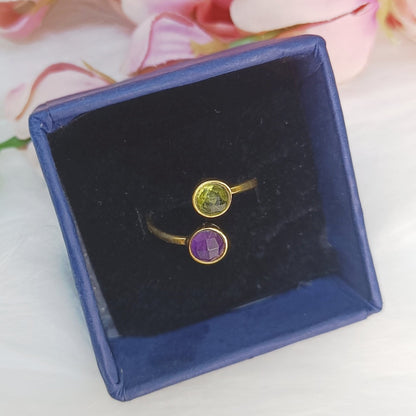 Dual stone Peridot and Amethyst Toi Moi ring in sterling silver close-up