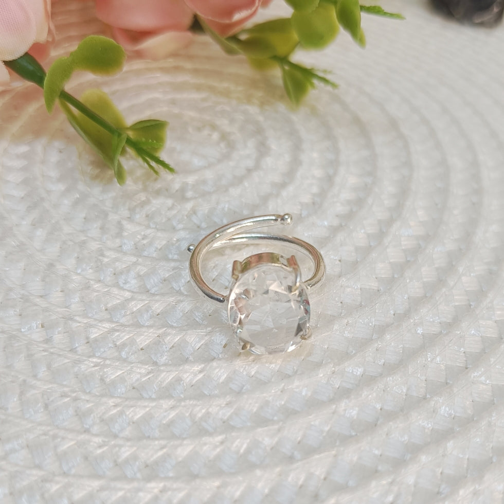 Adjustable Clear Quartz Ring – Natural Crystal | Manifestation, Clarity, Healing
