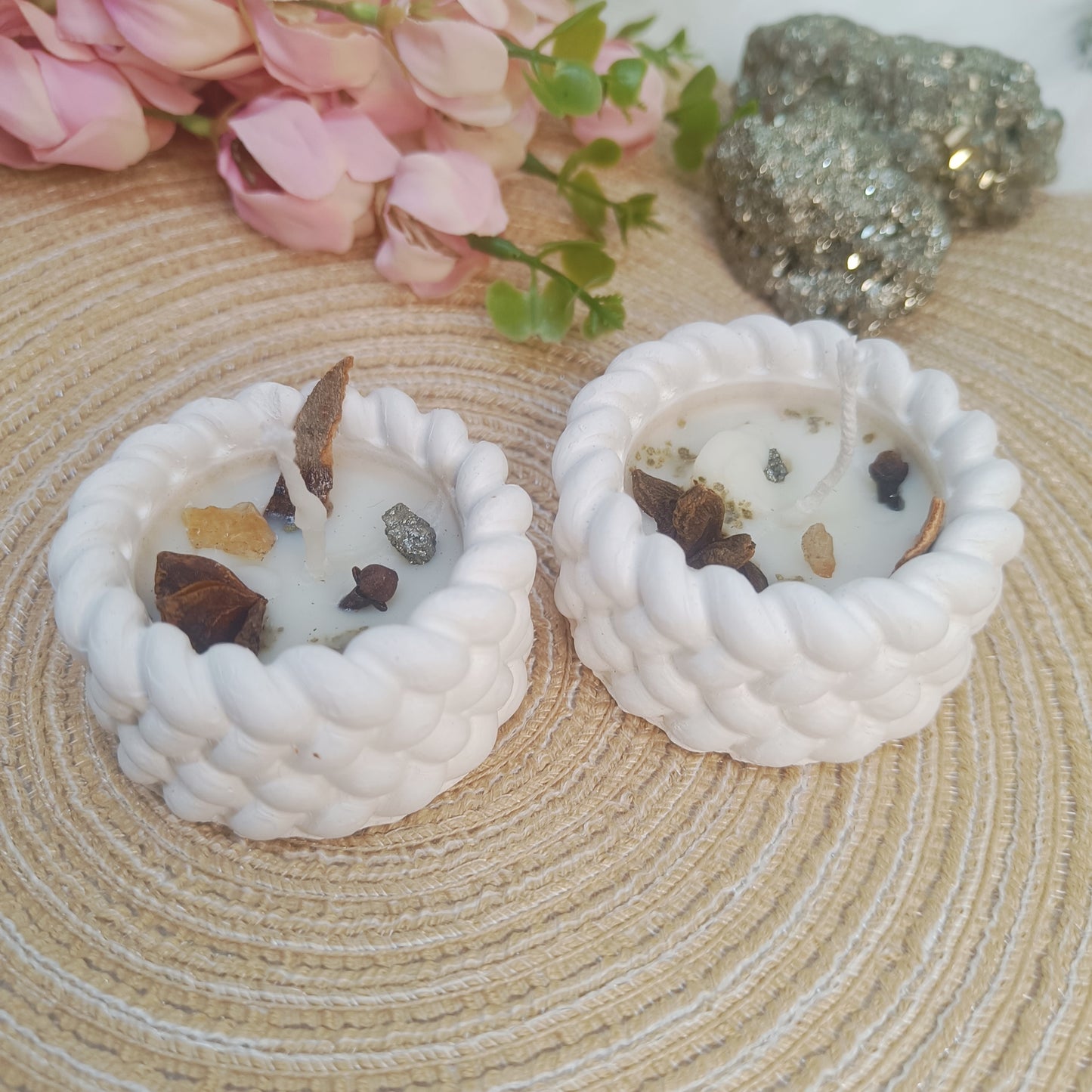 Money Manifestation Candle – with Citrine, Pyrite, Cinnamon, Sage and Herbs