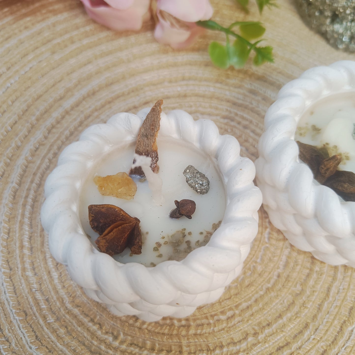 Money Manifestation Candle – with Citrine, Pyrite, Cinnamon, Sage and Herbs