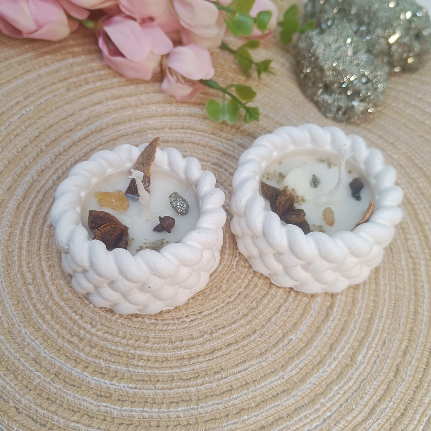 Money Manifestation Candle – with Citrine, Pyrite, Cinnamon, Sage and Herbs