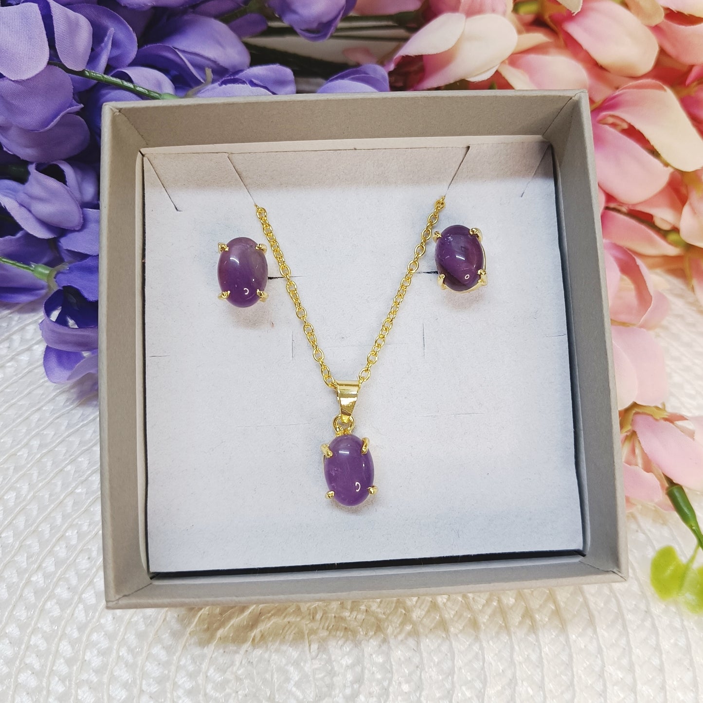 Amethyst pendant necklace and matching stud earrings in gold-plated brass - purple stone pendant set